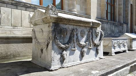 Girlandl Lahit Stanbul Arkeoloji M Zeleri Garland Sarcophagus