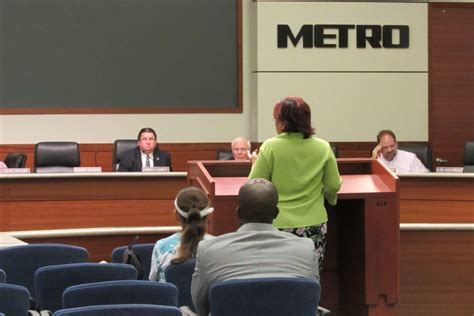 Metro Considering New Midday Park And Ride Service – Houston Public Media