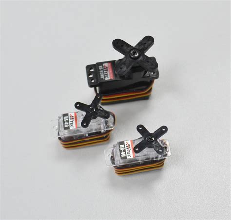 Hitec Indoor Servo Set 2xHS 40 1xHS 65HB online bei Höllein