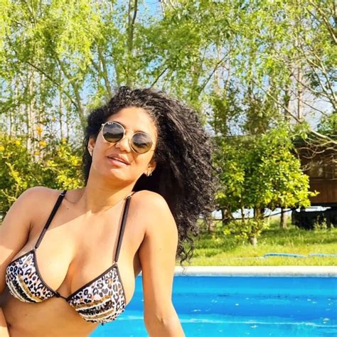 9 Hot Sexy Kate Rodriguez Bikini Pics