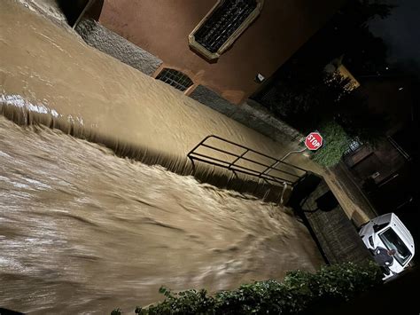 Maltempo A Milano Esonda Il Fiume Lambro Occhi Sul Seveso