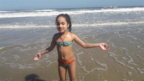 STELLA Curtindo Sua Alegria Na Praia YouTube