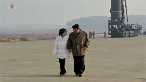 Kim Jong Un zeigt Tochter erstmals öffentlich