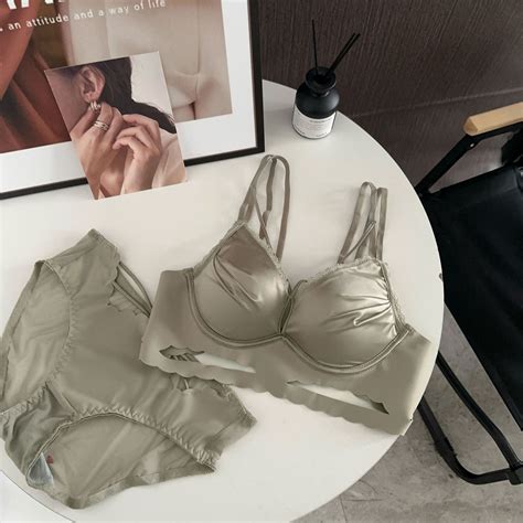 Hhh Nude Feel Queen Satin Breast Shaping Sexy Beauty Back Adjustable Underwear Small Chest