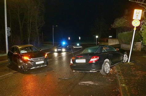 Unfall In Stuttgart Nord Betrunkener Fahrer Kracht In Parkendes Auto