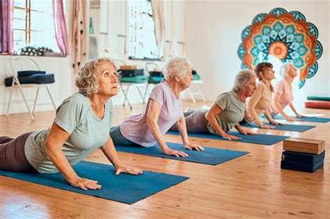 Ejercicios Sencillos De Yoga Para Mejorar La Calidad De Vida De Las