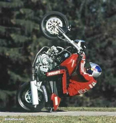 Motorcycle stunts - XciteFun.net