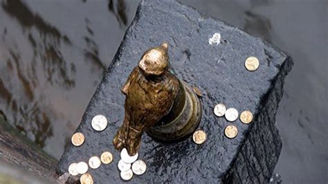 St Pete S Lucky Bird Statue Chizhik Pyzhik