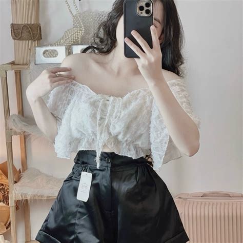 Hot ÁO TRỄ VAI CHẤT REN BÔNG XÙ ÁO KIỂU DÁNG NGẮN THẮT NƠ BO CHUN EO DỄ THƯƠNG LOẠI 1 XỊN