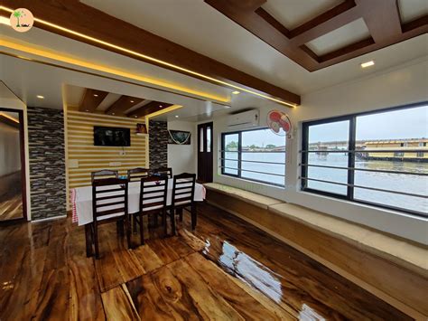 Two Bedroom Houseboat With Full Upper Deck Area