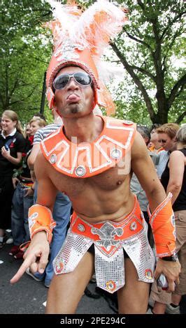 Ein Teilnehmer Der Christopher Street Day Parade Laeuft In Der