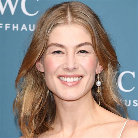 The science behind why blonde and pale skin needs specific care 19