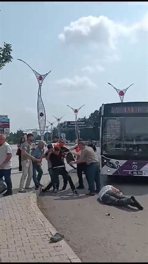 Adana da yol verme kavgası Otobüs şoförünü tekme tokat dövdüler En