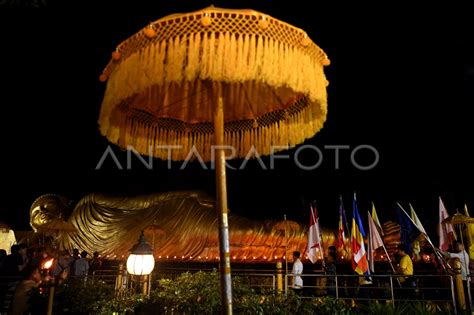 Perayaan Hari Raya Tri Suci Waisak Di Trowulan Antara Foto