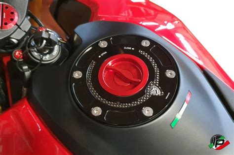 Cnc Racing Tankdeckel F R Ducati Hypermotard Diavel