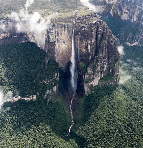 Angel Falls Salto Angel is worlds highest waterfalls 978 m Venezuela ...