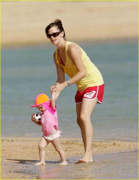 Jennifer Garner: Daughters' Day @ the Beach: Photo 447841 | Ben Affleck, Celebrity Babies ...