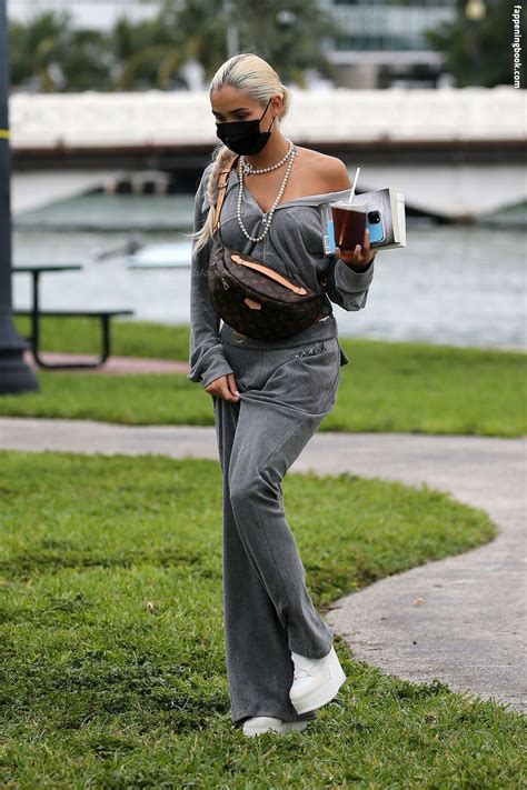 Pia Mia Perez Nude OnlyFans Leaks Fappening Page FappeningBook