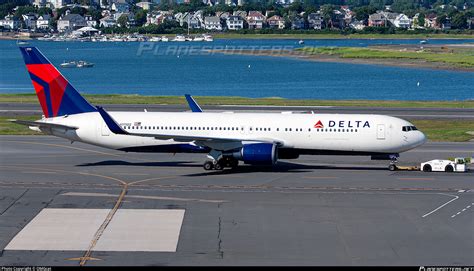 N Dz Delta Air Lines Boeing Er Wl Photo By Omgcat Id