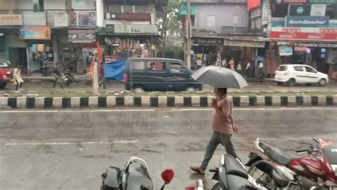 Weather Rain ঝালং মালবাজারে বৃষ্টি এল ঝেঁপেকলকাতা বাঁকুড়া সূর্য আজও