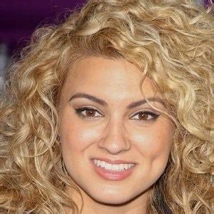 Tori Kelly - Age, Family, Bio | Famous Birthdays