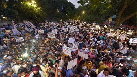 Delhi Cm Activists Stage Protest At Jantar Mantar Against Up Govts