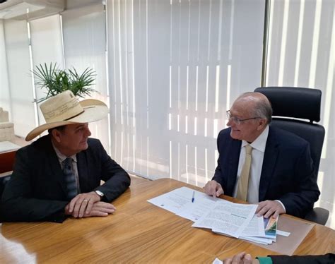 Guerreiro Recebido No Pal Cio Do Planalto Pelo Presidente Da