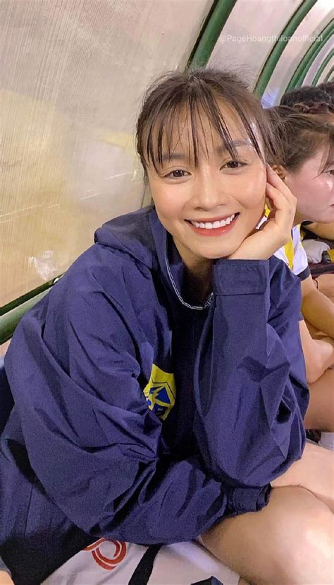 Hot girl về quê rửa bát