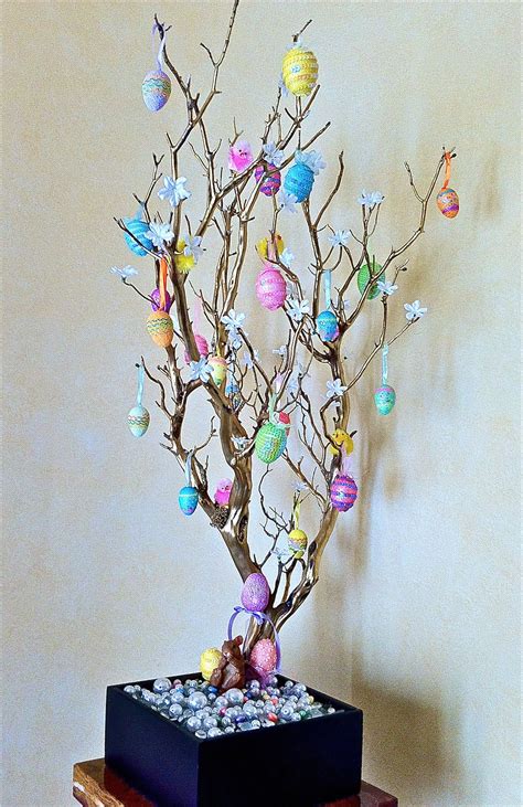 April -- Simple and pretty Easter Tree