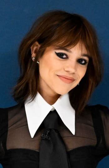 31 Jenna Ortega Hairstyles And Haircuts Shags Bangs Long Hair And More