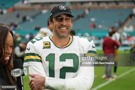 Aaron Rodgers Smile Photos And Premium High Res Pictures Getty Images