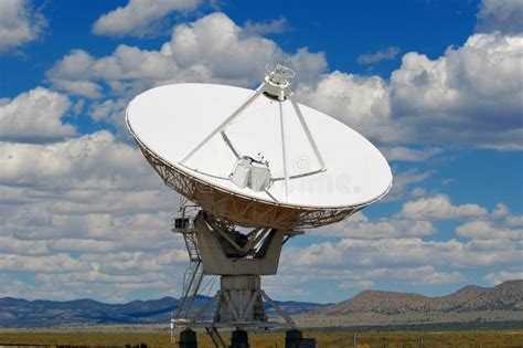 Radar dish in desert stock image. Image of single, satellite - 6531243