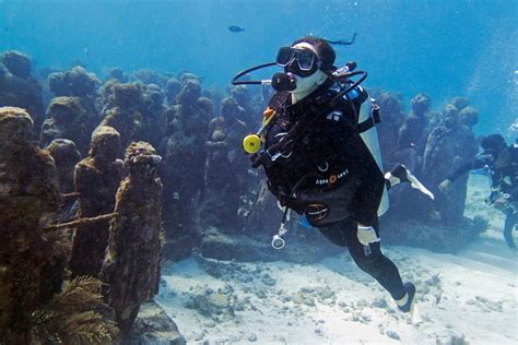 Cancún Essayez la plongée au musée sous marin de Cancun 2024