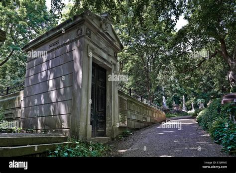 Highgate Cemetery London Stock Photo - Alamy