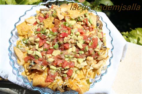 Nachos Con Pollo Y Queso Fundido AcompaÑados De Guacamole