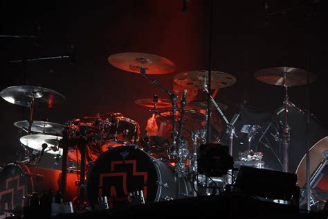 Rammstein Christoph Schneider An Den Drums Drei Mal Gaben