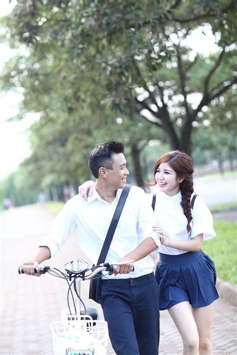 Ngắm vẻ rạng rỡ của hot girl Việt khi mặc đồng phục