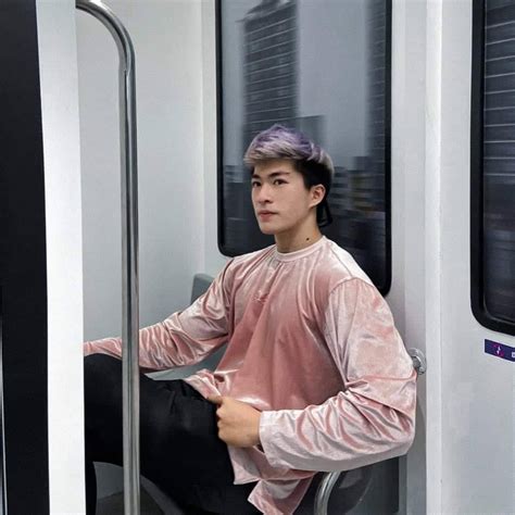 Hot boy ĐH Y dược TP HCM Đẹp không góc chết mục tiêu mua nhà xe tiền tỷ trước tuổi