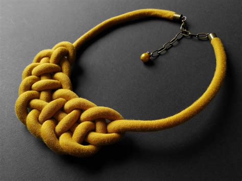 Collier Plastron Noodle Uni Jaune Moutarde Et Bronze Longueur Etsy France