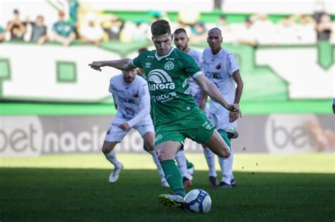 Perotti sofre lesão muscular confirmada e desfalca Chapecoense DI