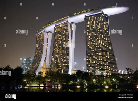 Night view of marina sands bay hotel, Singapore Stock Photo - Alamy