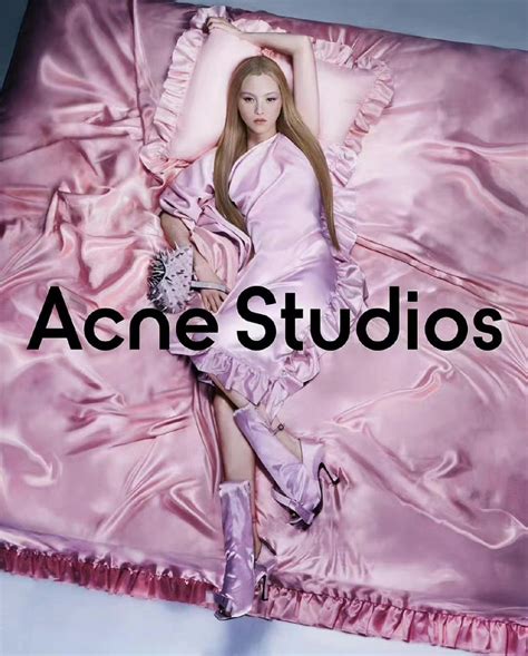 戴文青木惊喜亮相 Acne Studios 广告大片