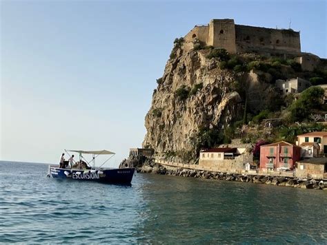 Scilla Aperitivo Al Tramonto In Barca Getyourguide