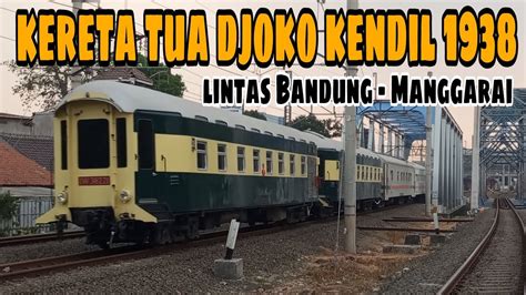 Moment Kereta Api Jarang Terjadi Dilintas Kereta Api Tua Langkah