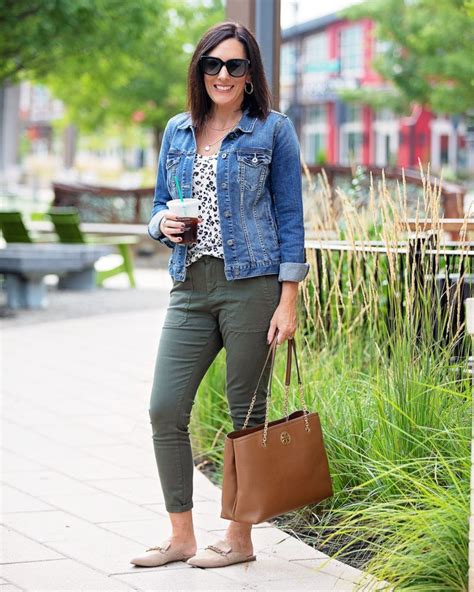 5 Ways To Wear Olive Utility Pants Jo Lynne Shane Casual Fall Outfits Olive Green Pants