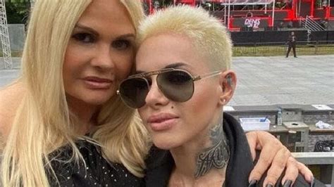 Monique Evans E Cac Werneck Anunciam Casamento