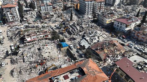 Antakya Da Depremin Nc Saatinde Bir Kad N Enkazdan Kurtar Ld