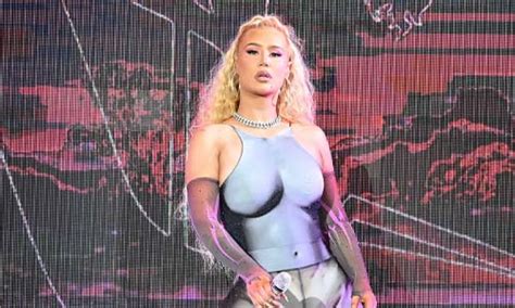 Iggy Azaleas Wardrobe Malfunction Leads To Abrupt Stage Exit In Saudi