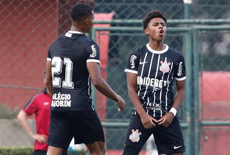 Sub 15 e sub 17 do Corinthians goleiam Santo André fora de casa pelo