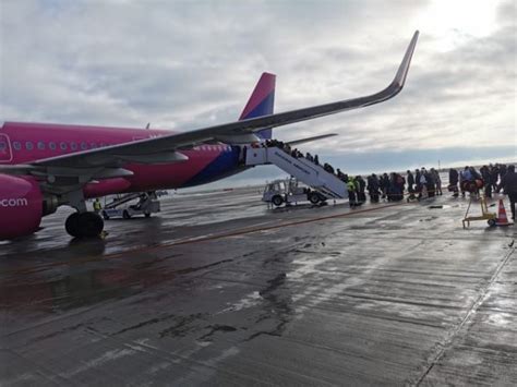 WizzAir și a închis baza de la Suceava și mai operează doar 5 curse